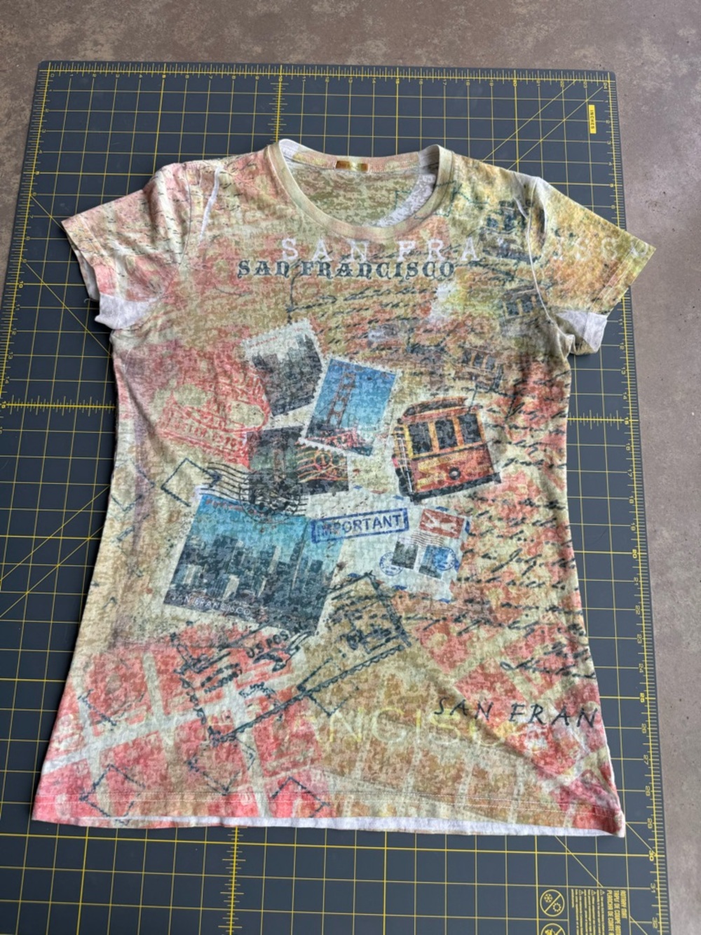 Vintage Women’s San Francisco Graphic Short Sleeve Tee in Multicolor - Picture 4 of 8